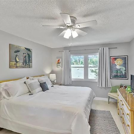 2 Bed 2 Bath Centrally Located On Siesta Key サラソータ エクステリア 写真