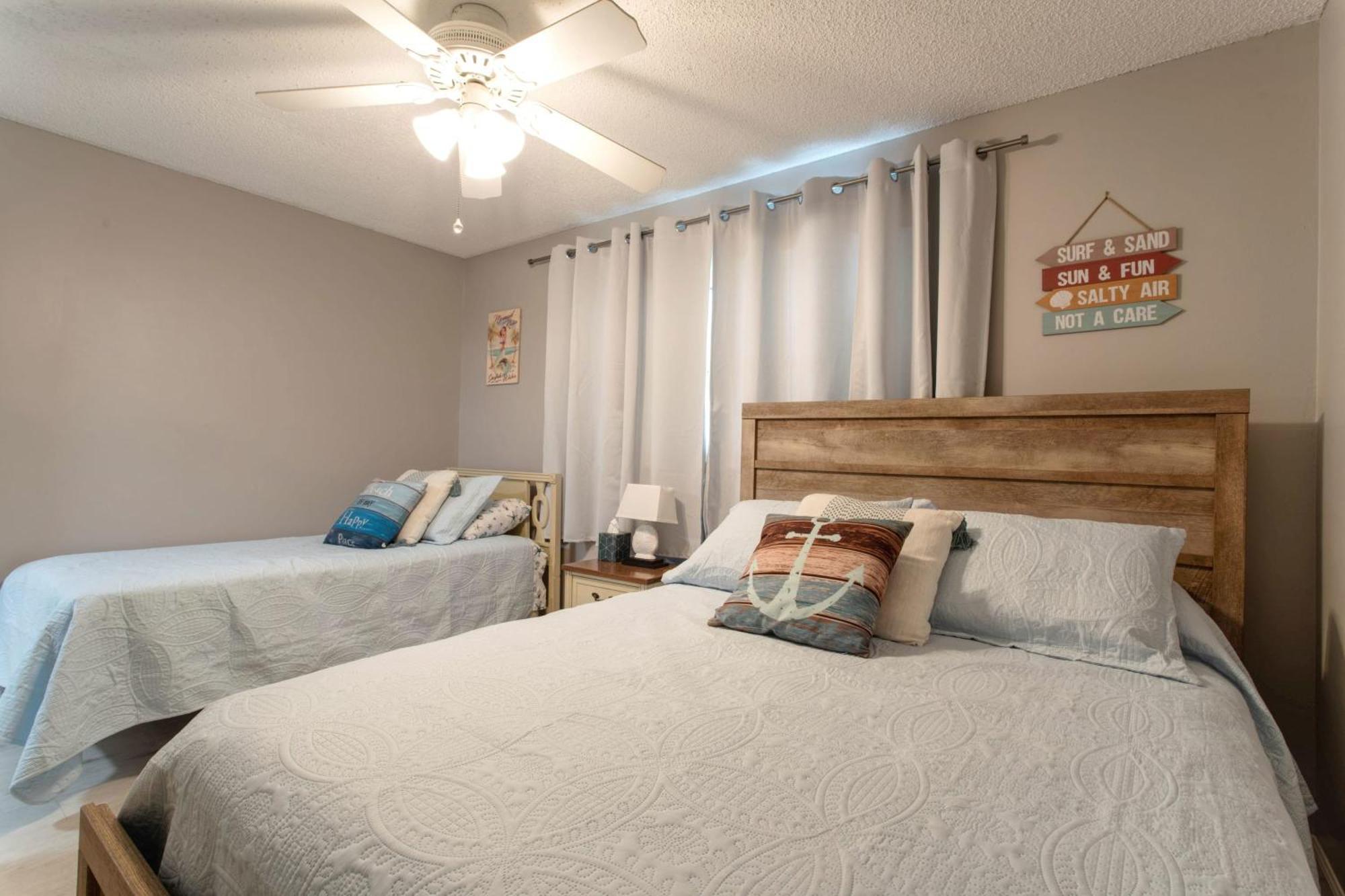 2 Bed 2 Bath Centrally Located On Siesta Key サラソータ エクステリア 写真