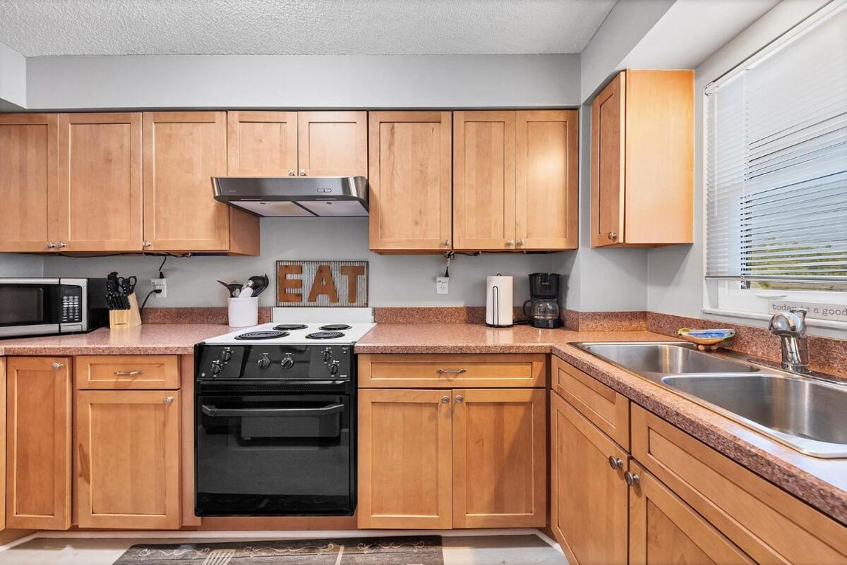 2 Bed 2 Bath Centrally Located On Siesta Key サラソータ エクステリア 写真
