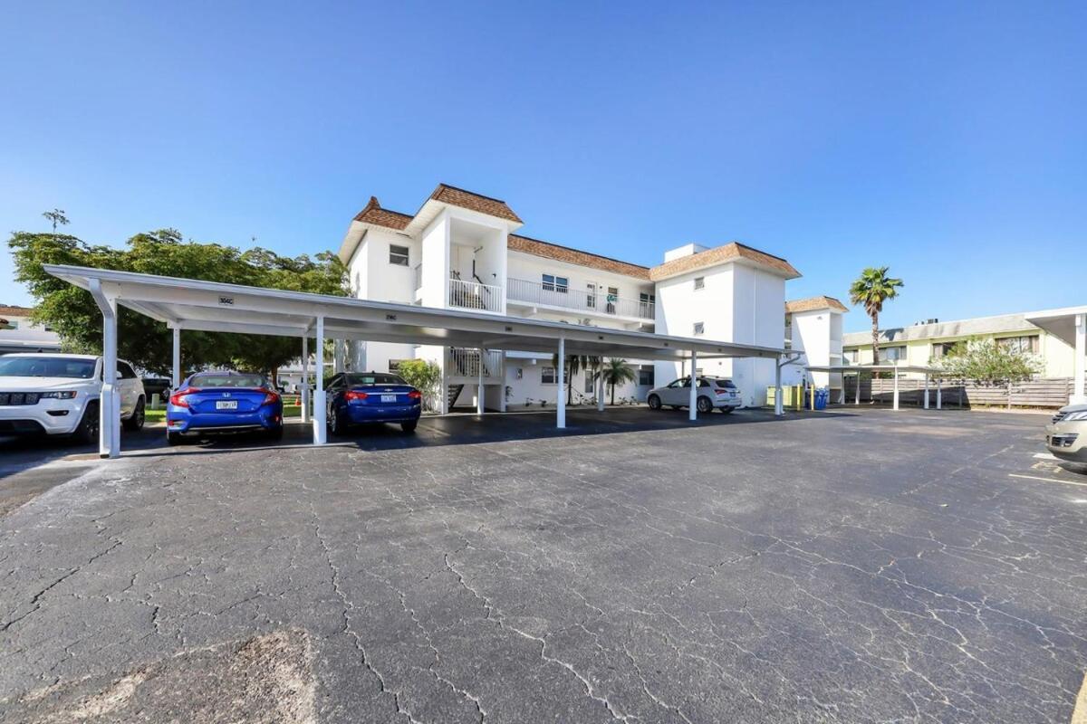 2 Bed 2 Bath Centrally Located On Siesta Key サラソータ エクステリア 写真