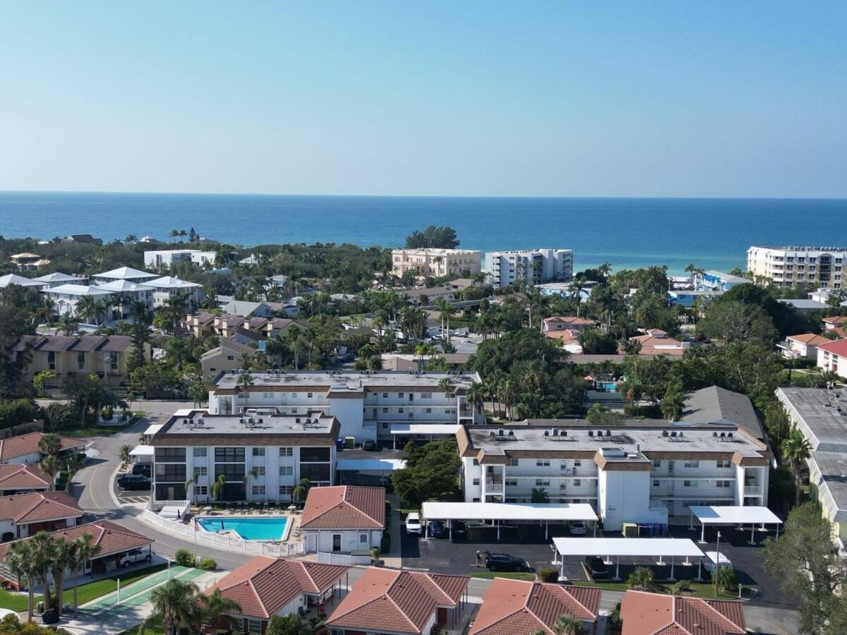 2 Bed 2 Bath Centrally Located On Siesta Key サラソータ エクステリア 写真