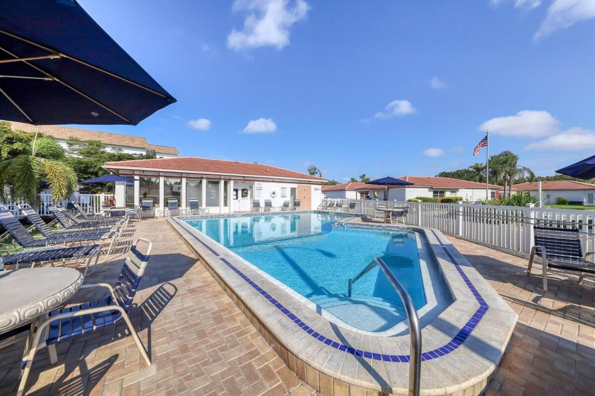 2 Bed 2 Bath Centrally Located On Siesta Key サラソータ エクステリア 写真