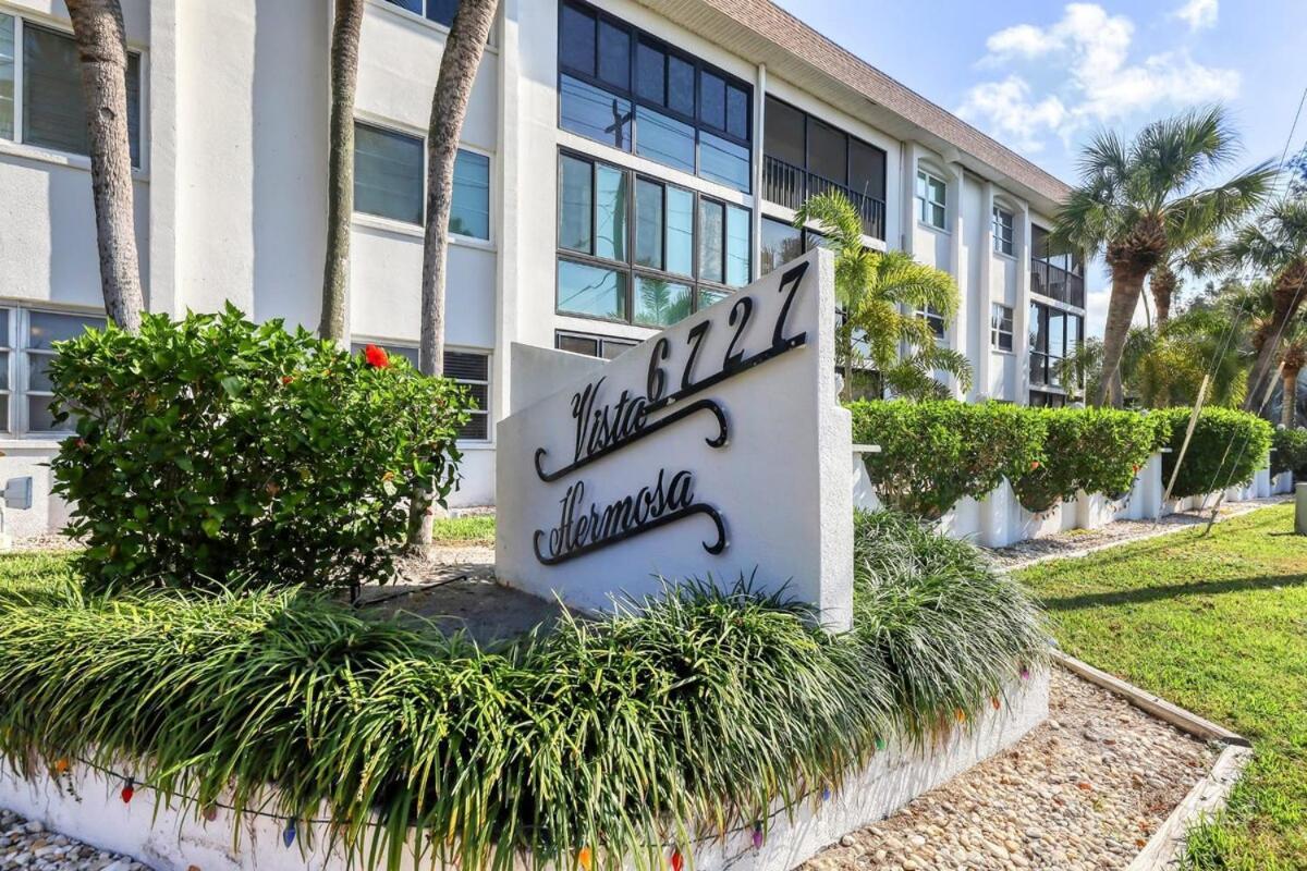 2 Bed 2 Bath Centrally Located On Siesta Key サラソータ エクステリア 写真