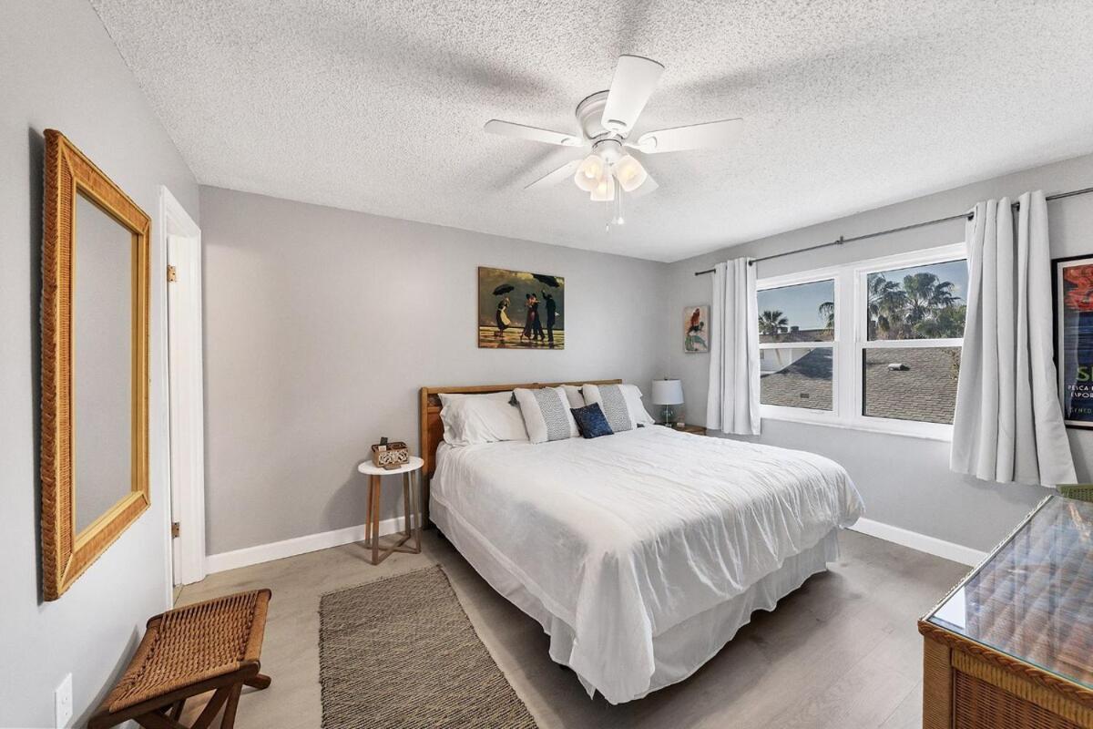 2 Bed 2 Bath Centrally Located On Siesta Key サラソータ エクステリア 写真