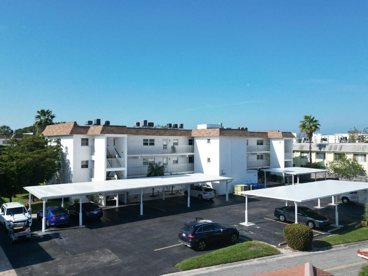 2 Bed 2 Bath Centrally Located On Siesta Key サラソータ エクステリア 写真
