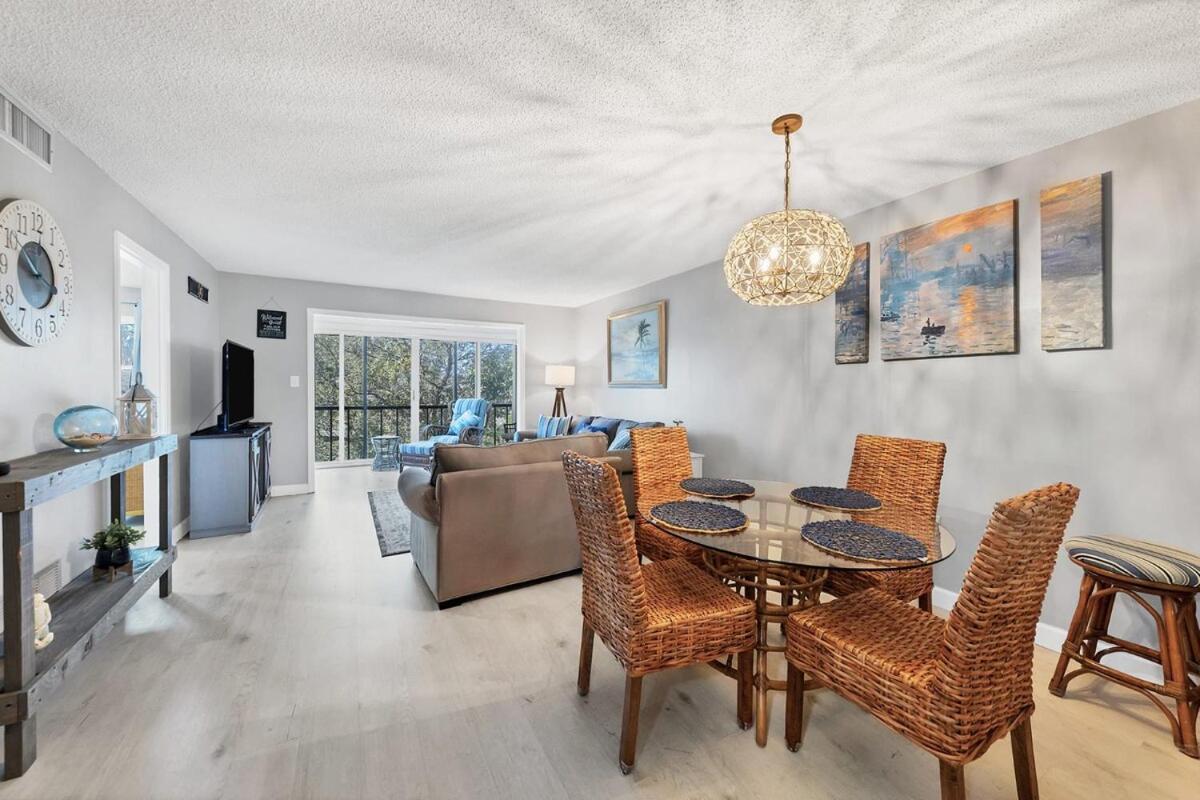 2 Bed 2 Bath Centrally Located On Siesta Key サラソータ エクステリア 写真